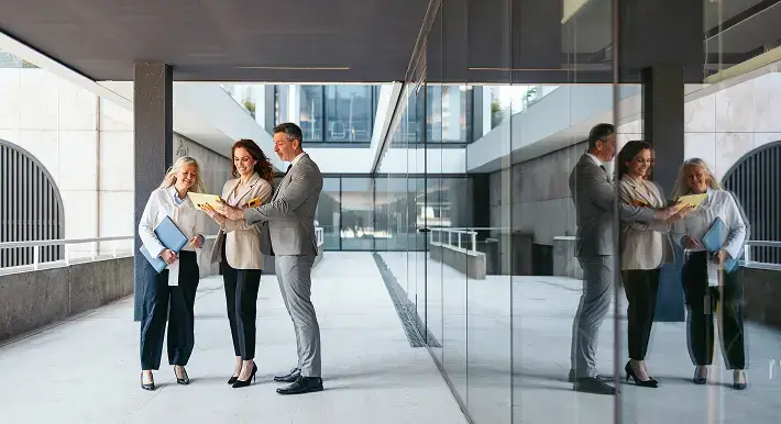 ¿En qué se diferencia el gobierno de la información de la gestión de la documentos de archivo?