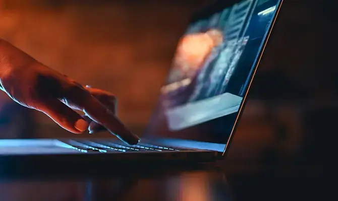 Sufrían de barreras de comunicación entre los distintos equipos, implicados en el proceso de configuración, ralentizando el proceso de fabricación en general.