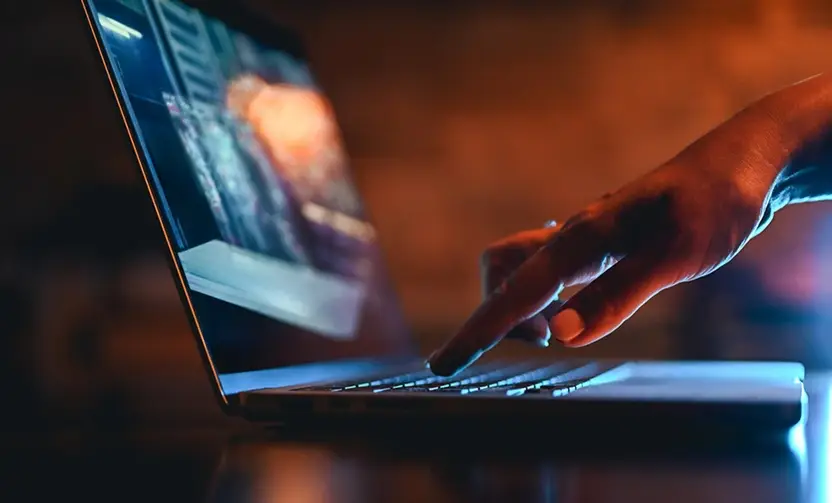 Detiene la desinformación en entornos digitales