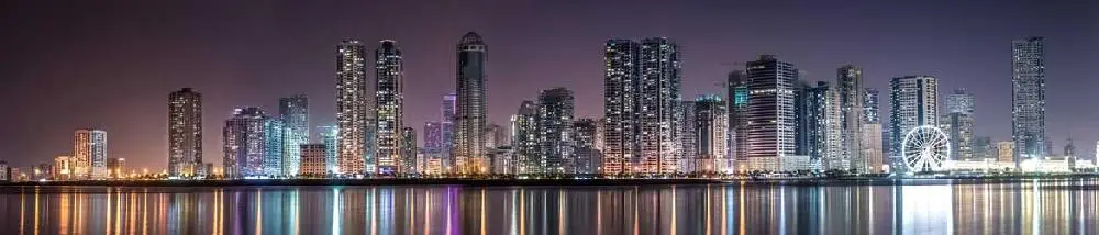 Imagen de una puerta rústica cerrada con candado genérico